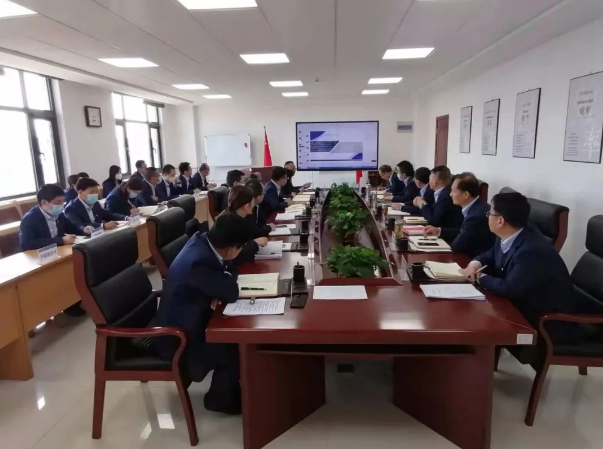 华体会体育-华体会(中国)一站式服务官网
召开党委理论中心组集体学习会议(图2)