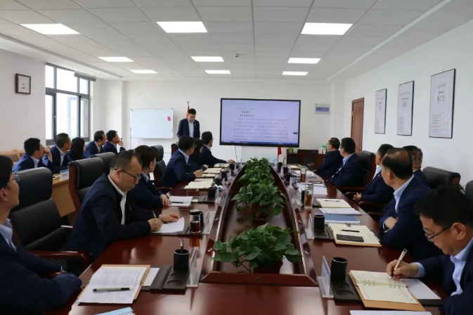 华体会体育-华体会(中国)一站式服务官网
召开党委理论中心组集体学习会议(图2)