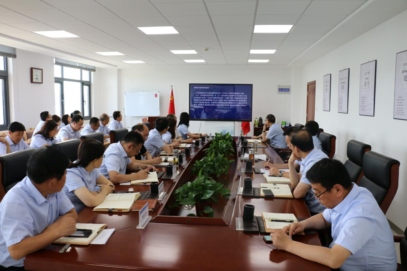 华体会体育-华体会(中国)一站式服务官网
召开党委理论中心组集体学习研讨会议(图2)